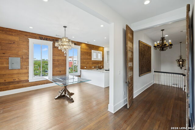 Image 10 of 24 For 321 Dewey Pl E