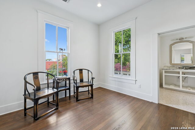 Image 12 of 24 For 321 Dewey Pl E