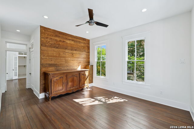 Image 15 of 24 For 321 Dewey Pl E