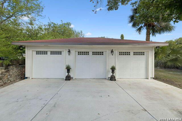 Image 21 of 24 For 321 Dewey Pl E