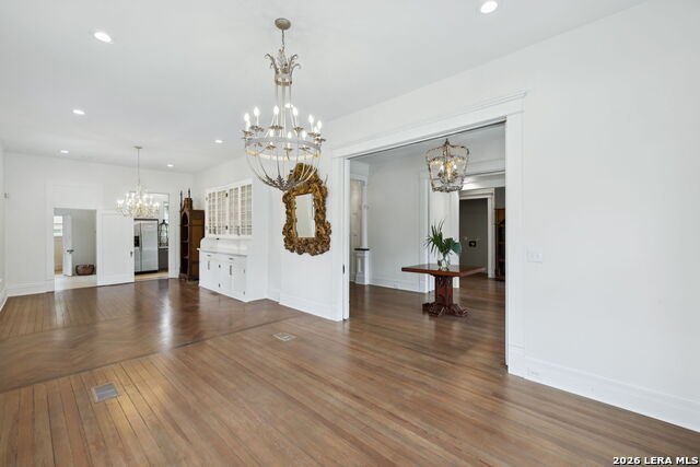 Image 4 of 24 For 321 Dewey Pl E