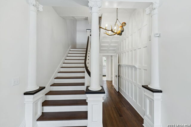 Image 9 of 24 For 321 Dewey Pl E