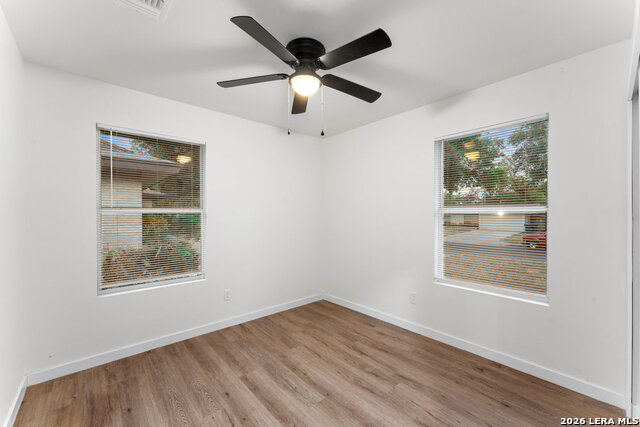 Image 18 of 33 For 307 Dawnridge Dr