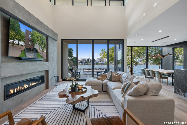 Image 10 of 32 For 613 Lake St  