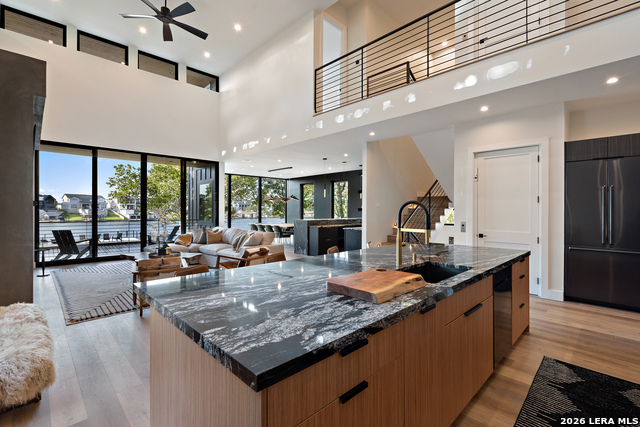 Image 12 of 32 For 613 Lake St  