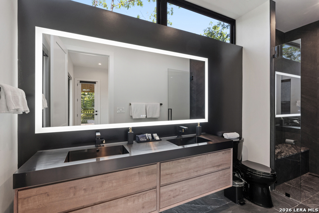 Image 18 of 32 For 613 Lake St  