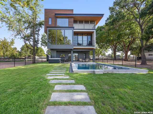 Image 2 of 32 For 613 Lake St  