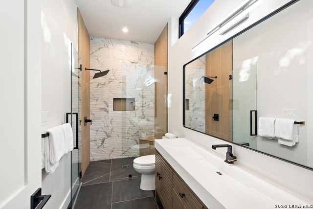 Image 20 of 32 For 613 Lake St  