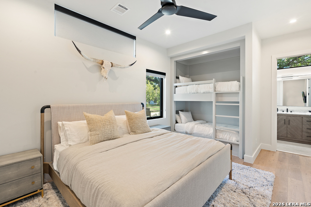 Image 21 of 32 For 613 Lake St  