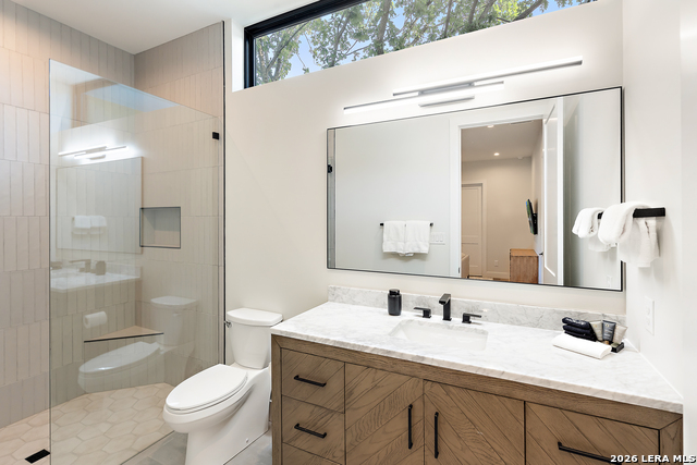 Image 22 of 32 For 613 Lake St  