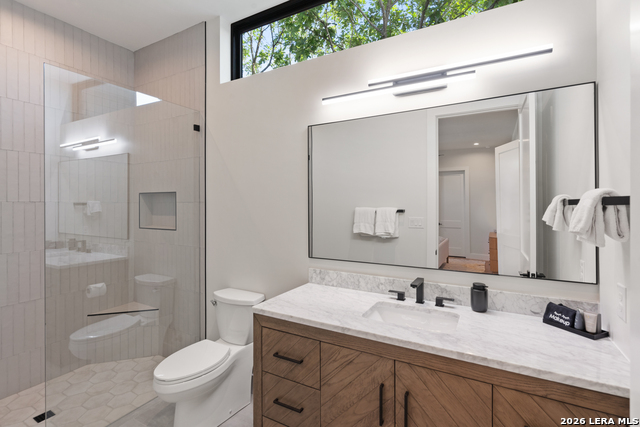 Image 24 of 32 For 613 Lake St  