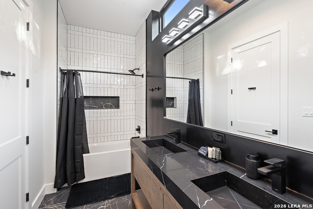 Image 26 of 32 For 613 Lake St  