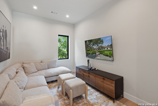 Image 27 of 32 For 613 Lake St  