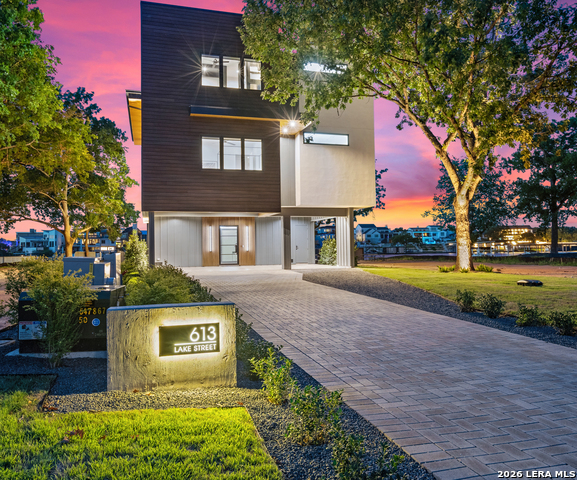 Image 28 of 32 For 613 Lake St  