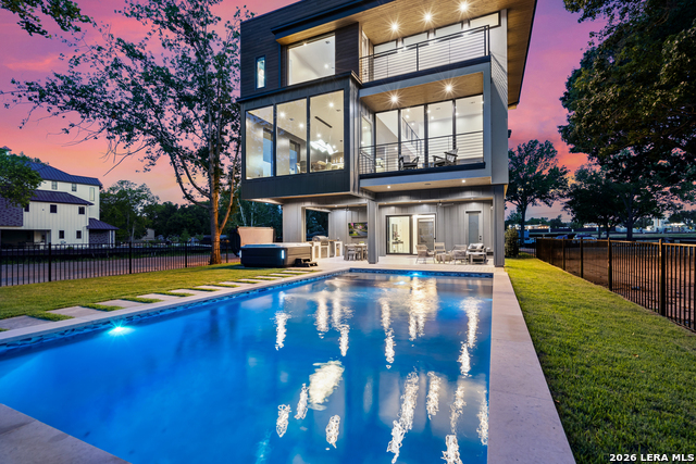 Image 3 of 32 For 613 Lake St  