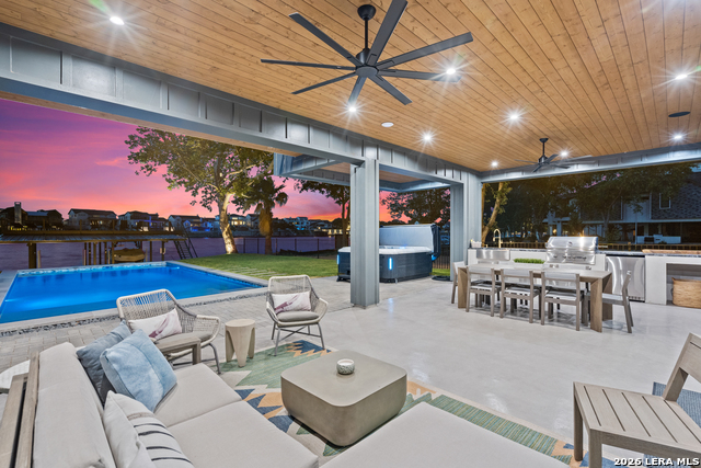 Image 7 of 32 For 613 Lake St  