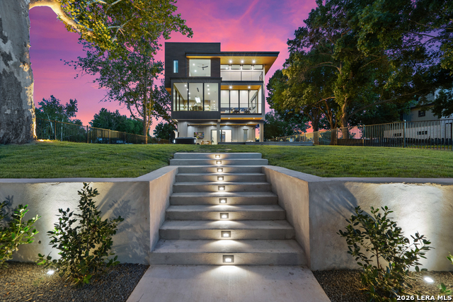 Image 9 of 32 For 613 Lake St  