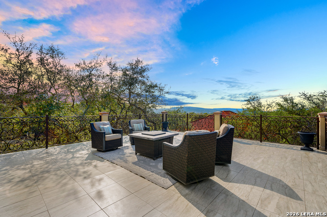 Image 4 of 50 For 11 Vineyard Dr.