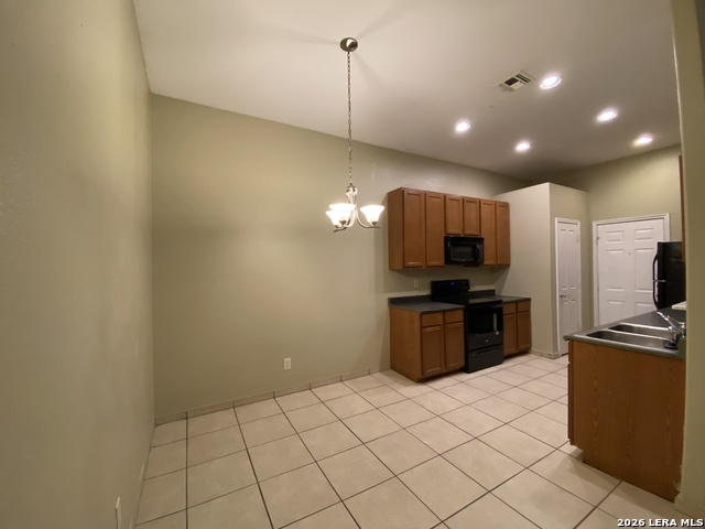 Image 2 of 9 For 1411 Martin  A