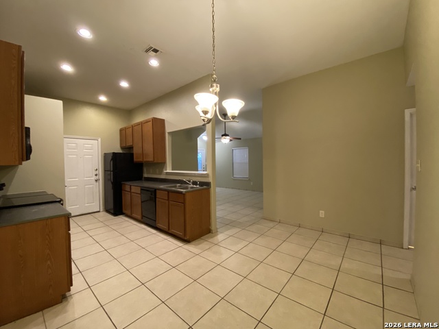 Image 3 of 9 For 1411 Martin  A