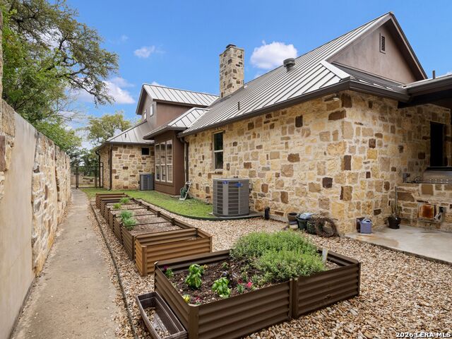 Image 44 of 70 For 2601 B And R Rd