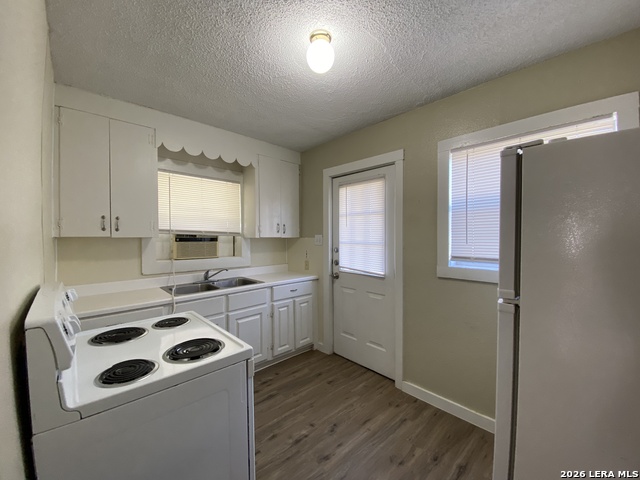 Image 4 of 7 For 321 Duck St  