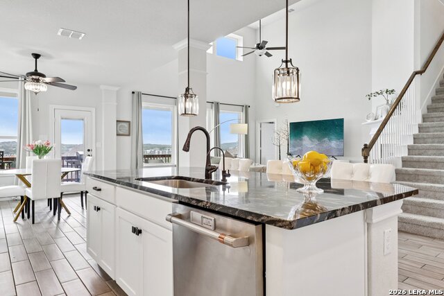 Image 28 of 57 For 25330 Donahue