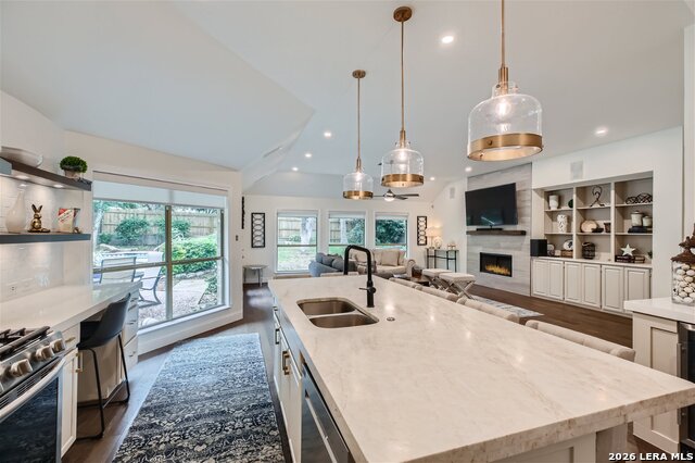 Image 3 of 22 For 24 Inwood Mnr