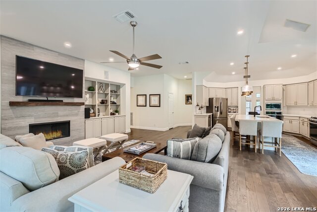 Image 4 of 22 For 24 Inwood Mnr