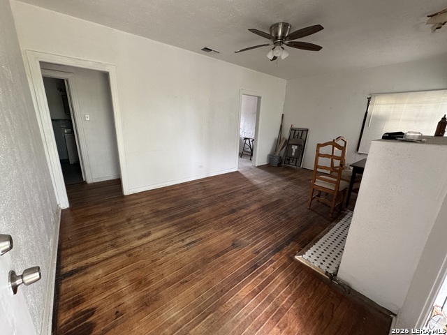 Image 2 of 7 For 560 Lynwood W