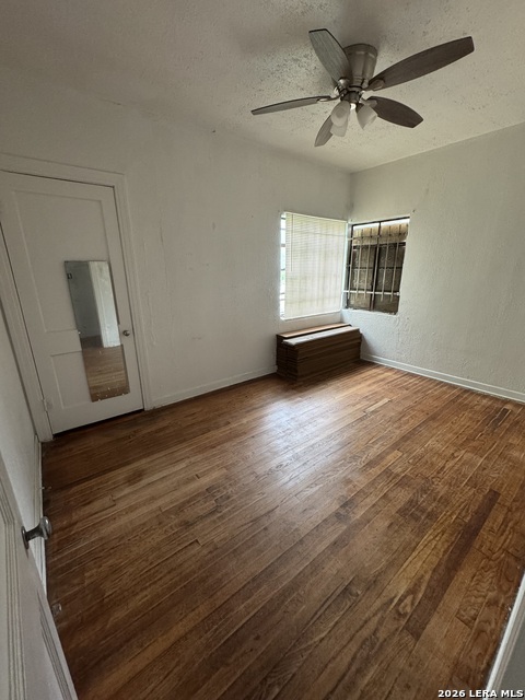 Image 4 of 7 For 560 Lynwood W