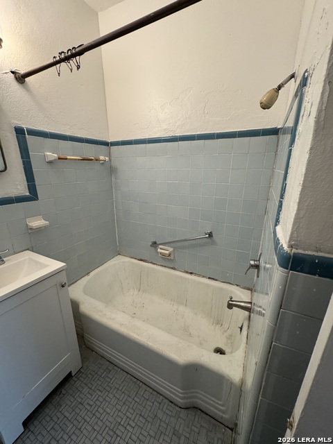 Image 6 of 7 For 560 Lynwood W