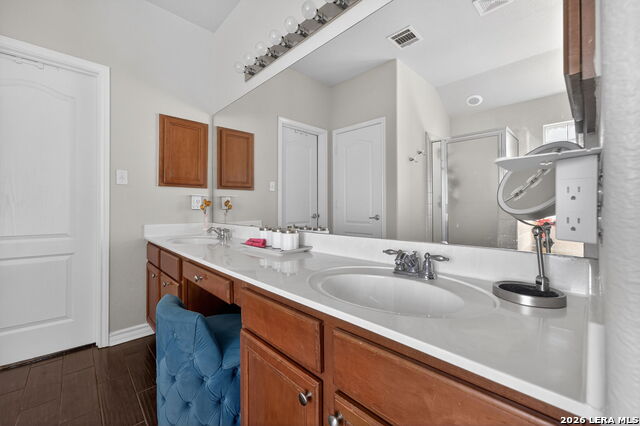 Image 23 of 50 For 26002 Meadowlark Bay