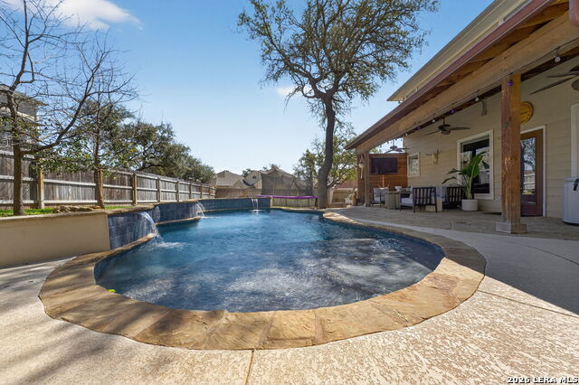 Image 40 of 50 For 26002 Meadowlark Bay