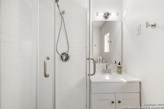 Image 8 of 14 For 302 Cevallos E 2