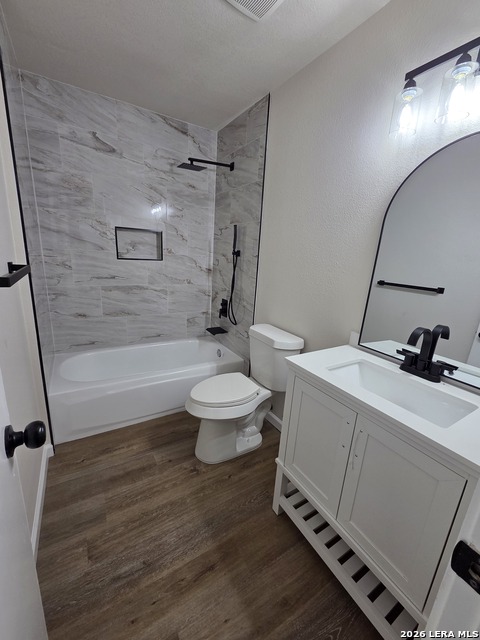 Image 13 of 17 For 8002 Chestnut Cape Dr