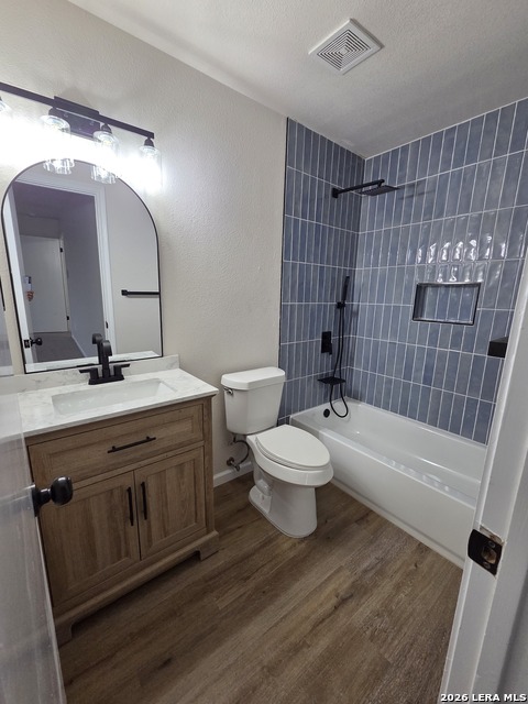 Image 15 of 17 For 8002 Chestnut Cape Dr