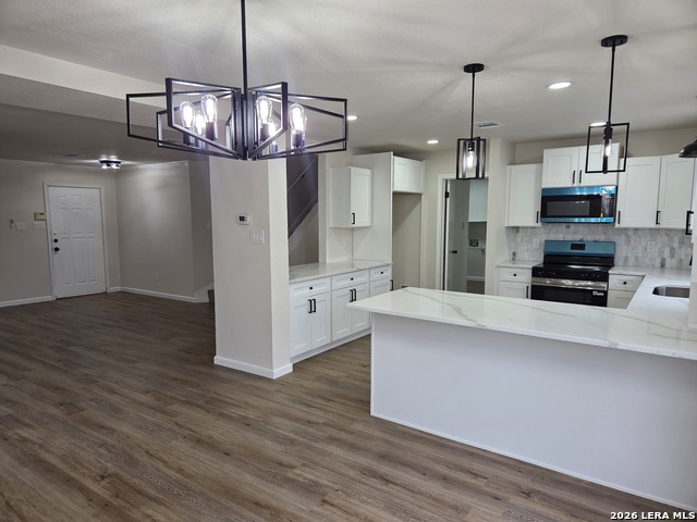 Image 6 of 17 For 8002 Chestnut Cape Dr