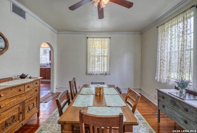 Image 17 of 47 For 218 Leona St W