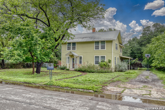 Image 2 of 47 For 218 Leona St W