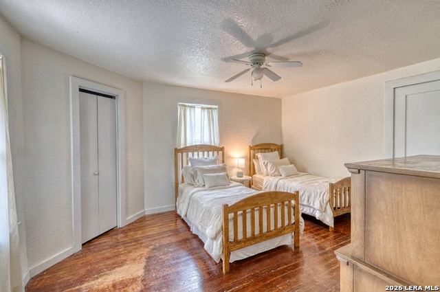 Image 20 of 47 For 218 Leona St W