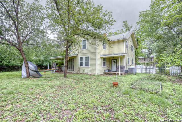 Image 22 of 47 For 218 Leona St W