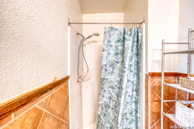 Image 28 of 47 For 218 Leona St W