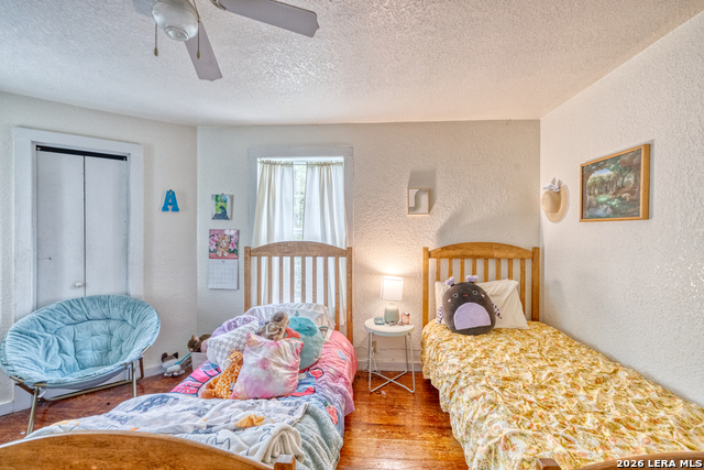 Image 29 of 47 For 218 Leona St W