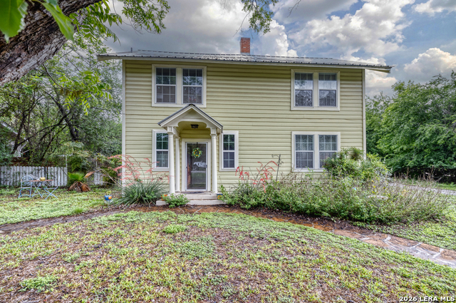 Image 3 of 47 For 218 Leona St W