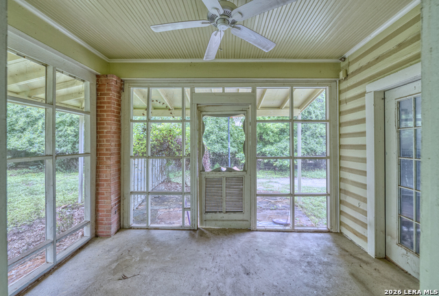 Image 30 of 47 For 218 Leona St W