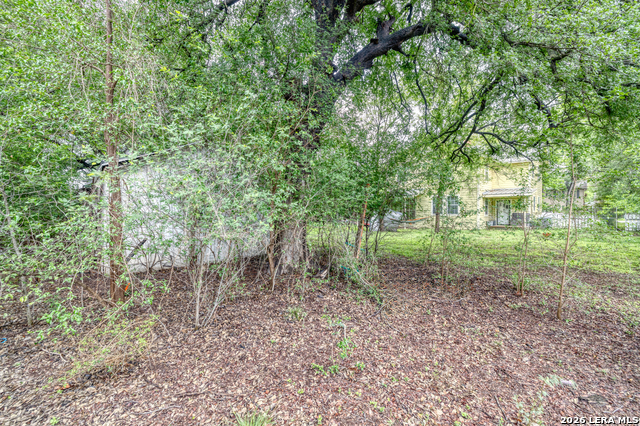 Image 31 of 47 For 218 Leona St W