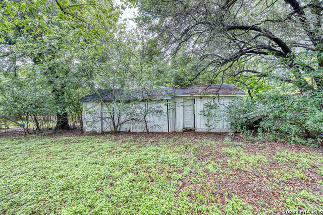 Image 32 of 47 For 218 Leona St W