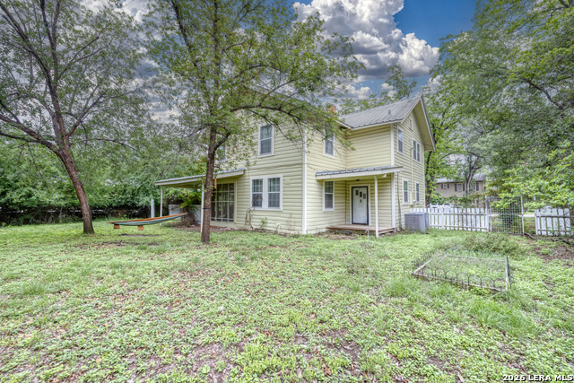 Image 33 of 47 For 218 Leona St W