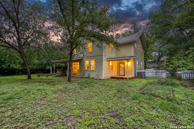 Image 38 of 47 For 218 Leona St W